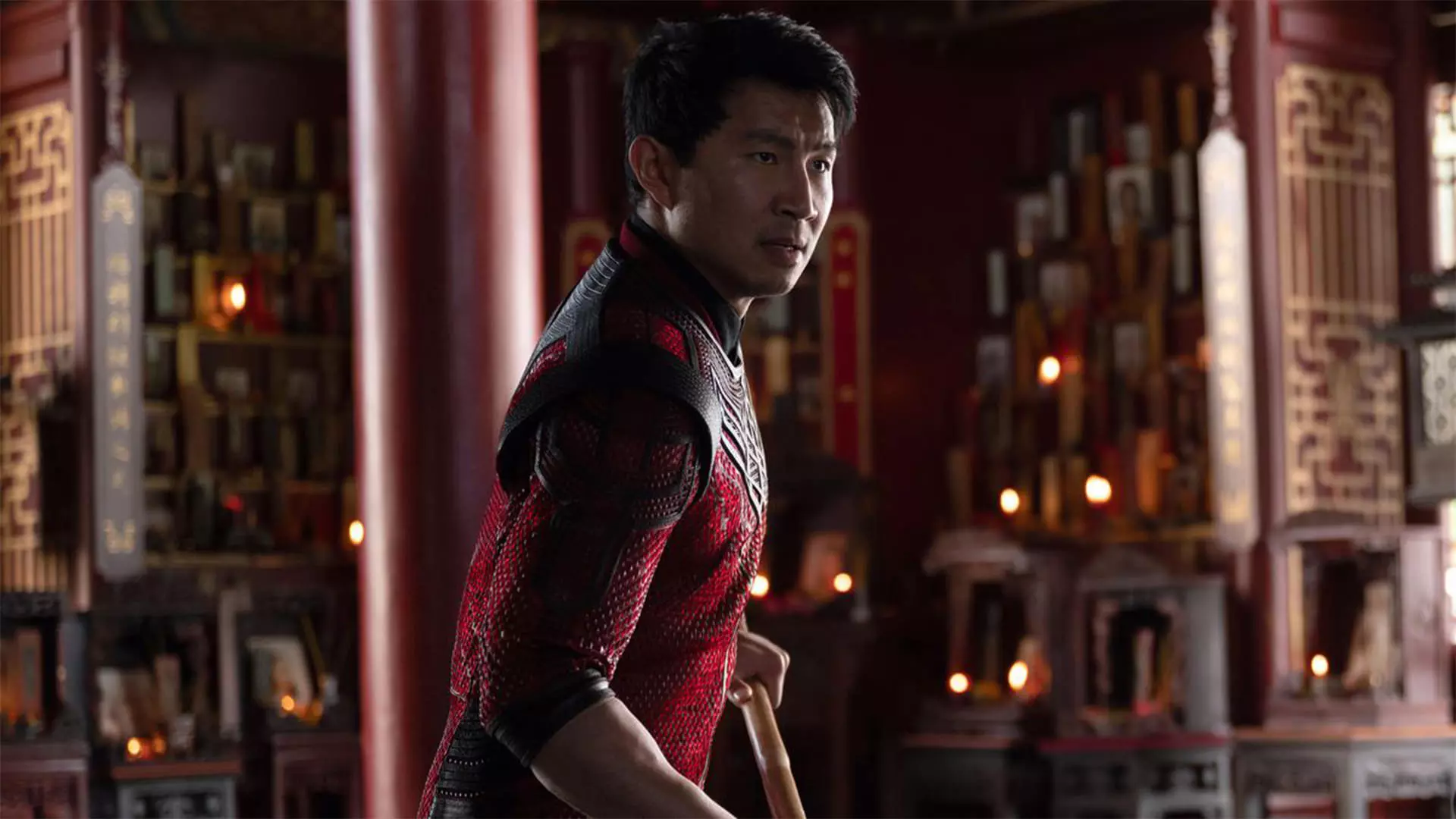 سیمو لیو در نقش شانگ چی در حال تمرین در فیلم Shang-Chi and the Legend of the Ten Rings 