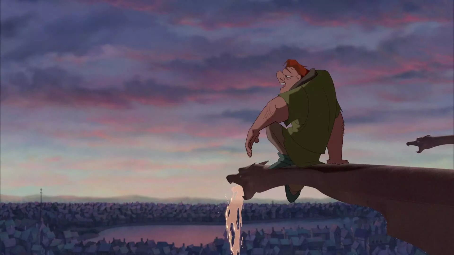 کازیمودو نشسته روی سرستون گارگویل در انیمیشن گوژپشت نتردام