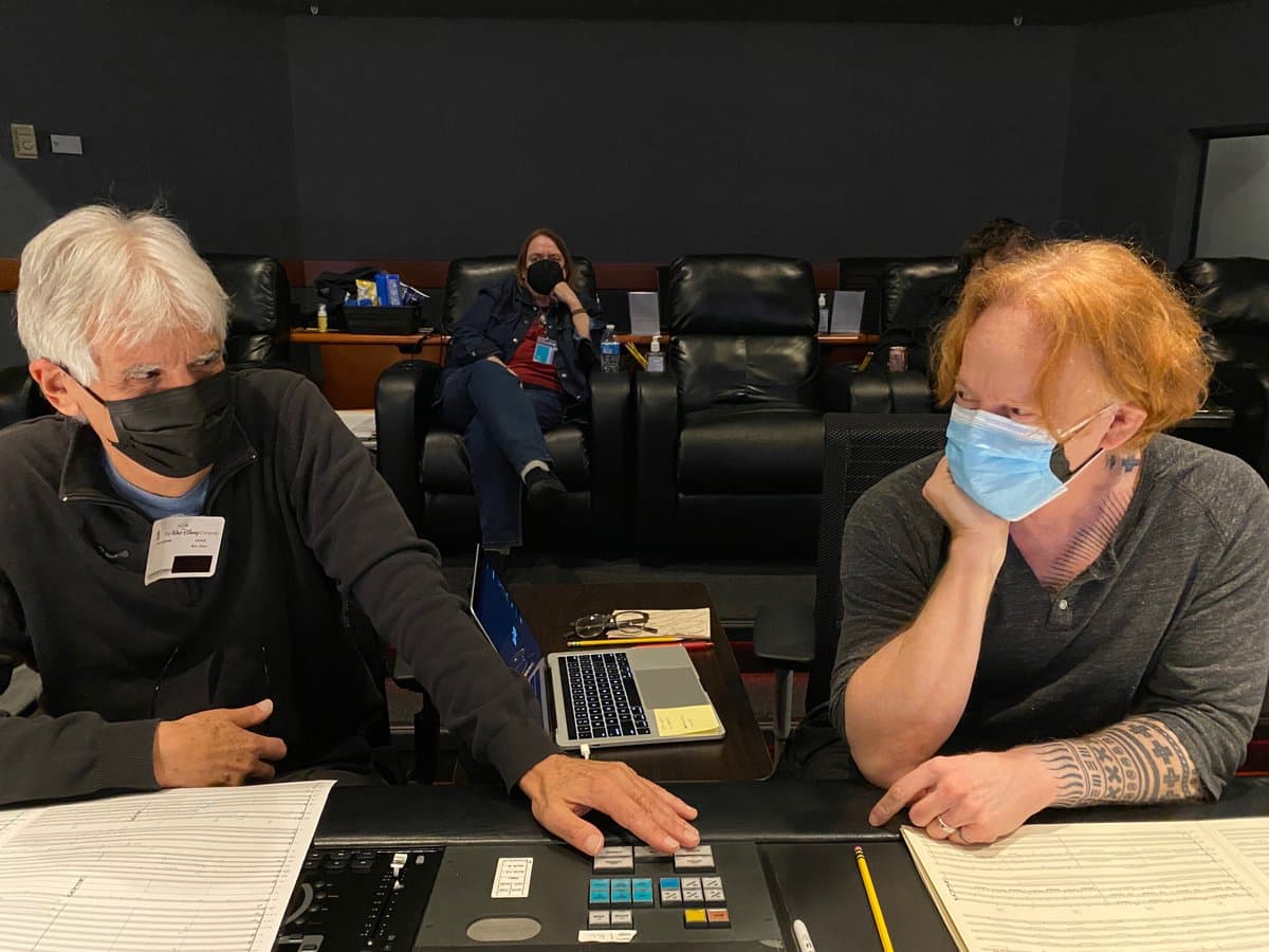 دنی الفمن در استودیو ضبط موسیقی متن فیلم Doctor Strange in the Multiverse of Madness