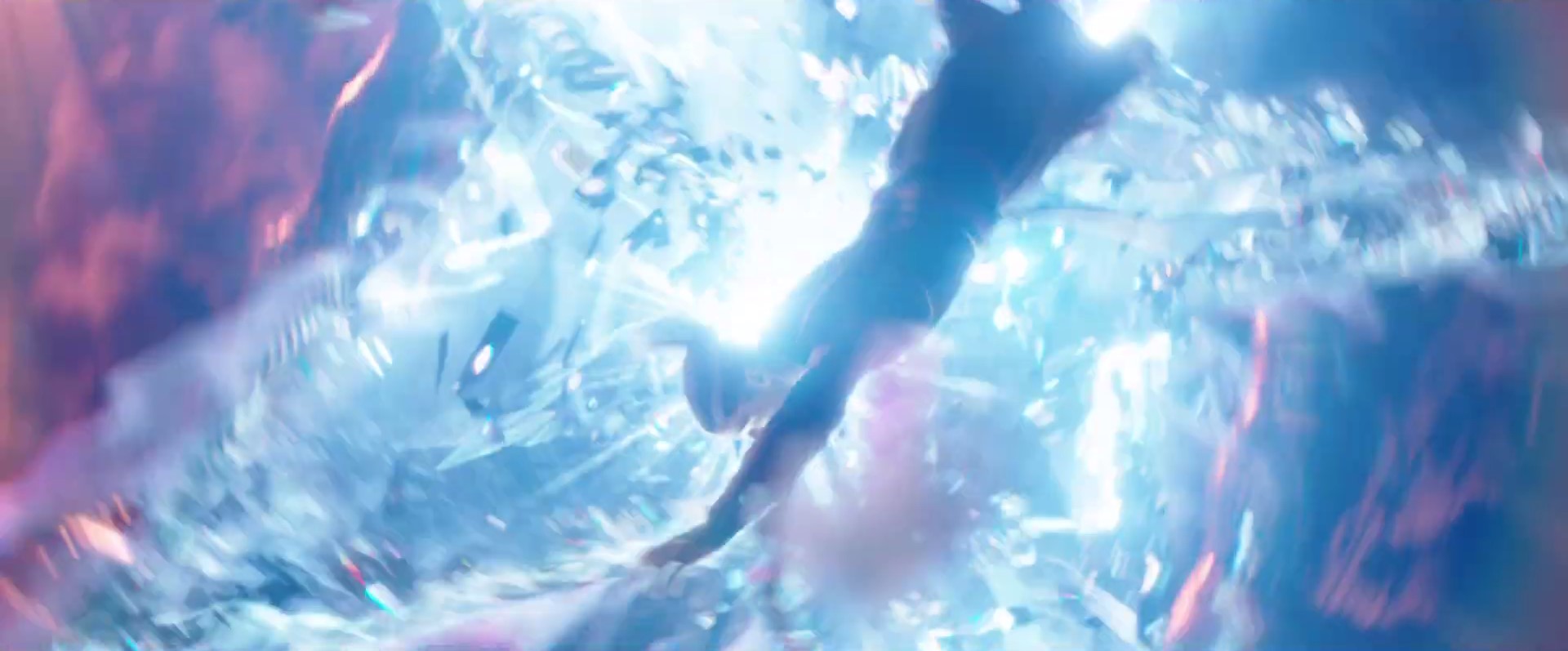 دیفندر استرنج در حال چرخش به دور خود در تریلر فیلم Doctor Strange in the Multiverse of Madness