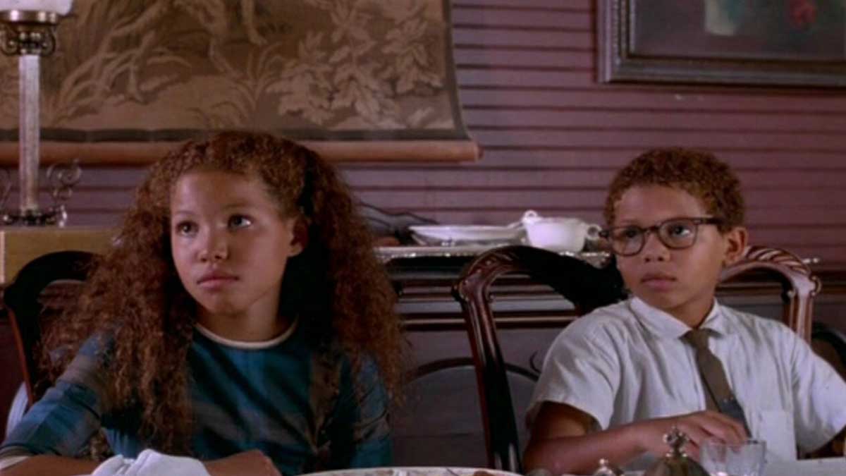 دو کودک رنگین پوست نوجوان در فیلم Eve's Bayou