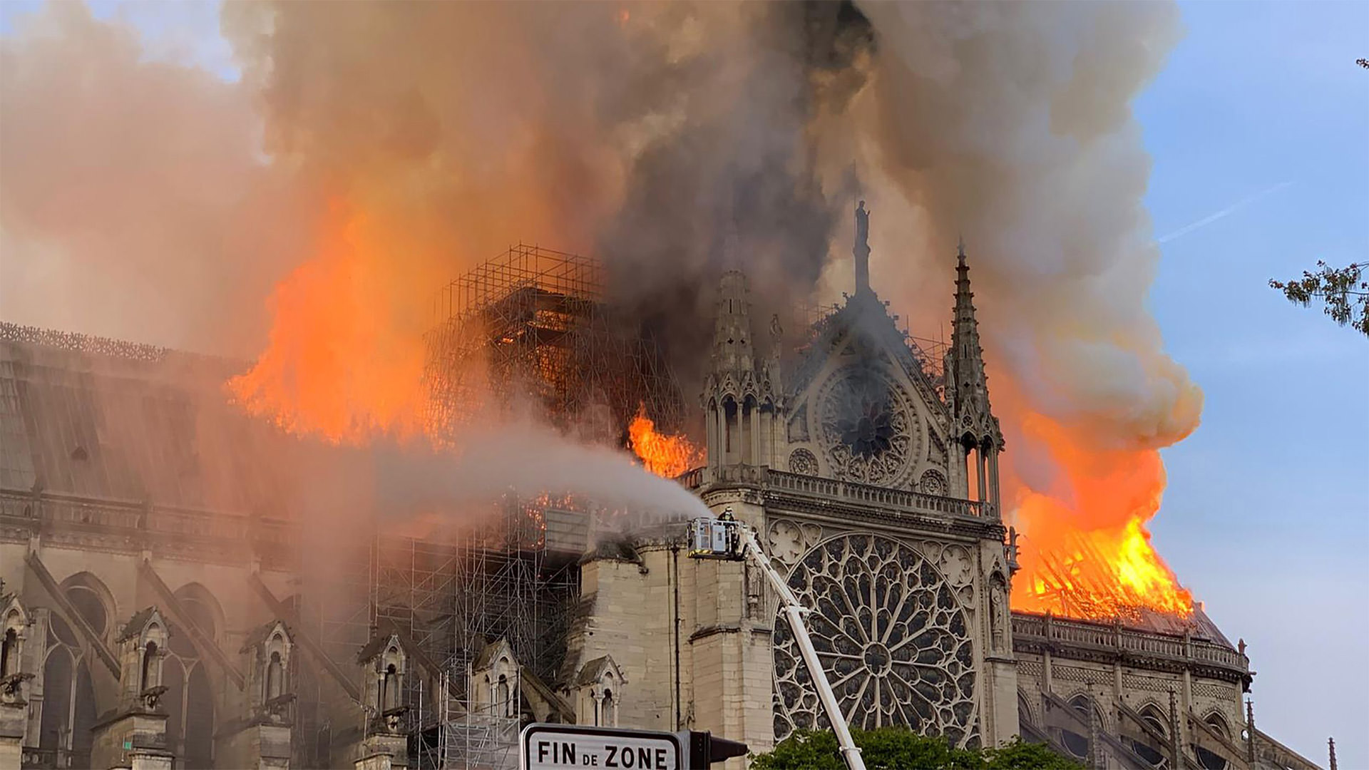 نجات کلیسا نوتردام از آتش در بازی VR جدید یوبیسافت