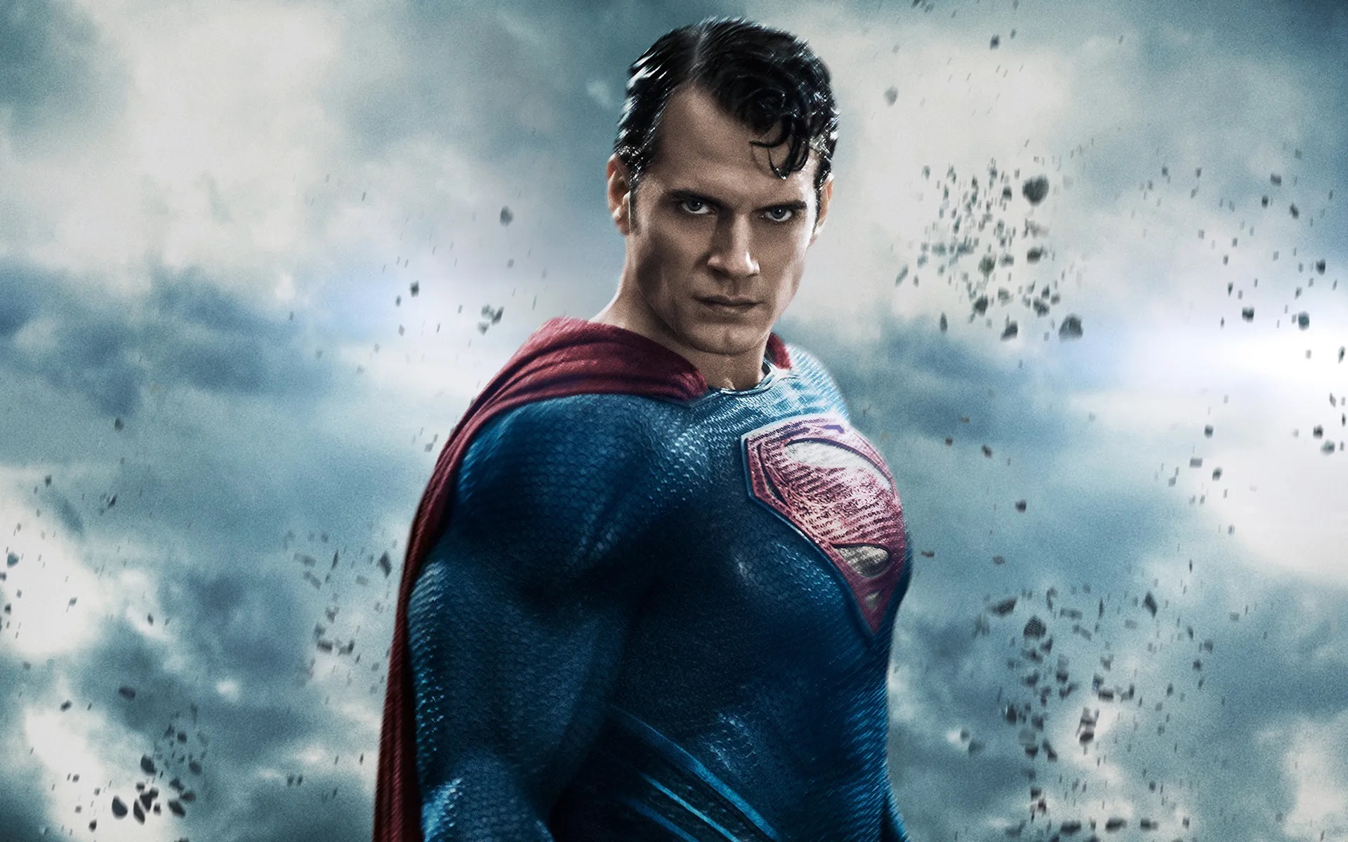 هنری کویل در نقش سوپرمن در فیلم Man of Steel 