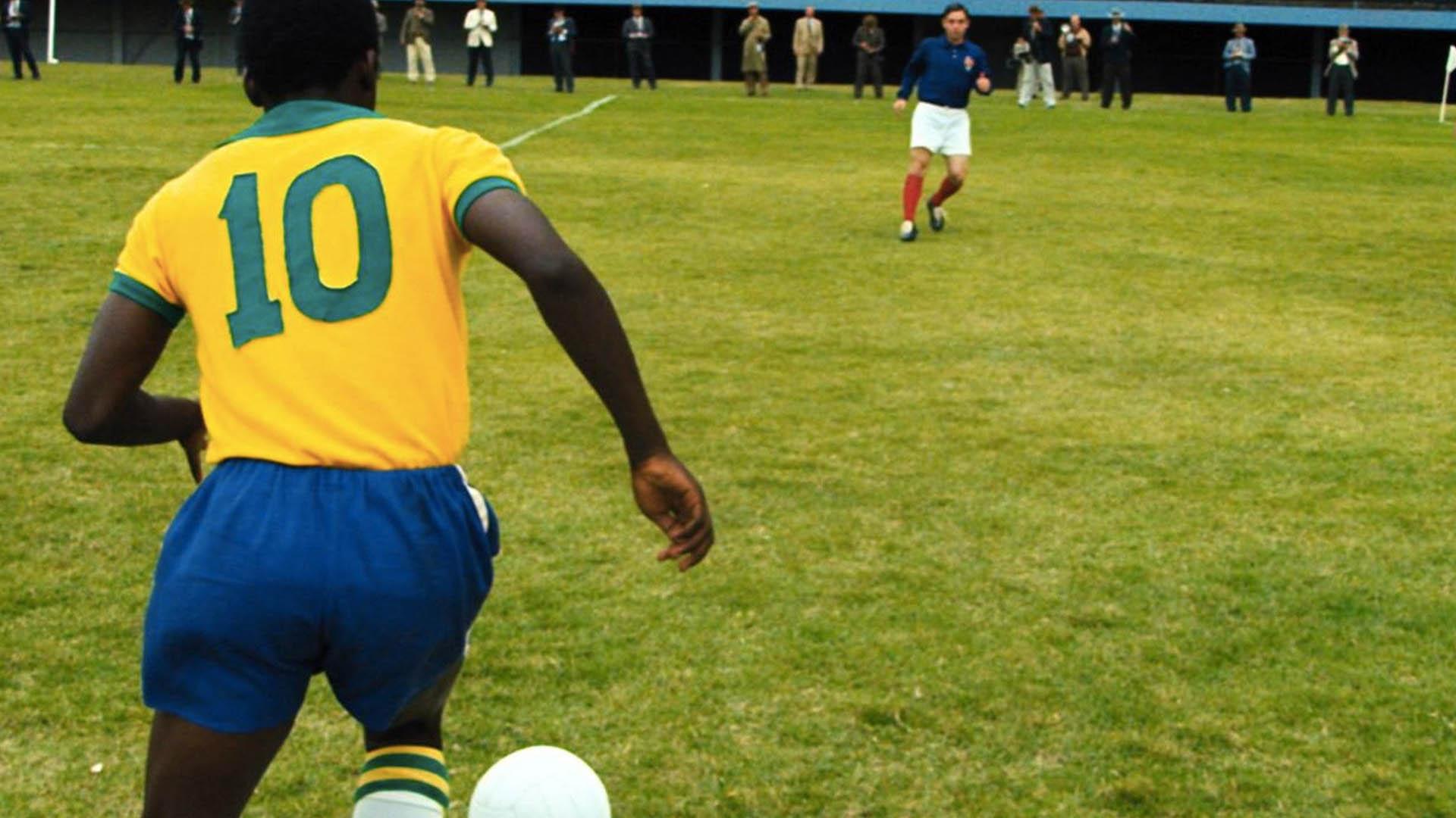 تصویری از شخصیت پله در فیلم Pelé: Birth of a Legend