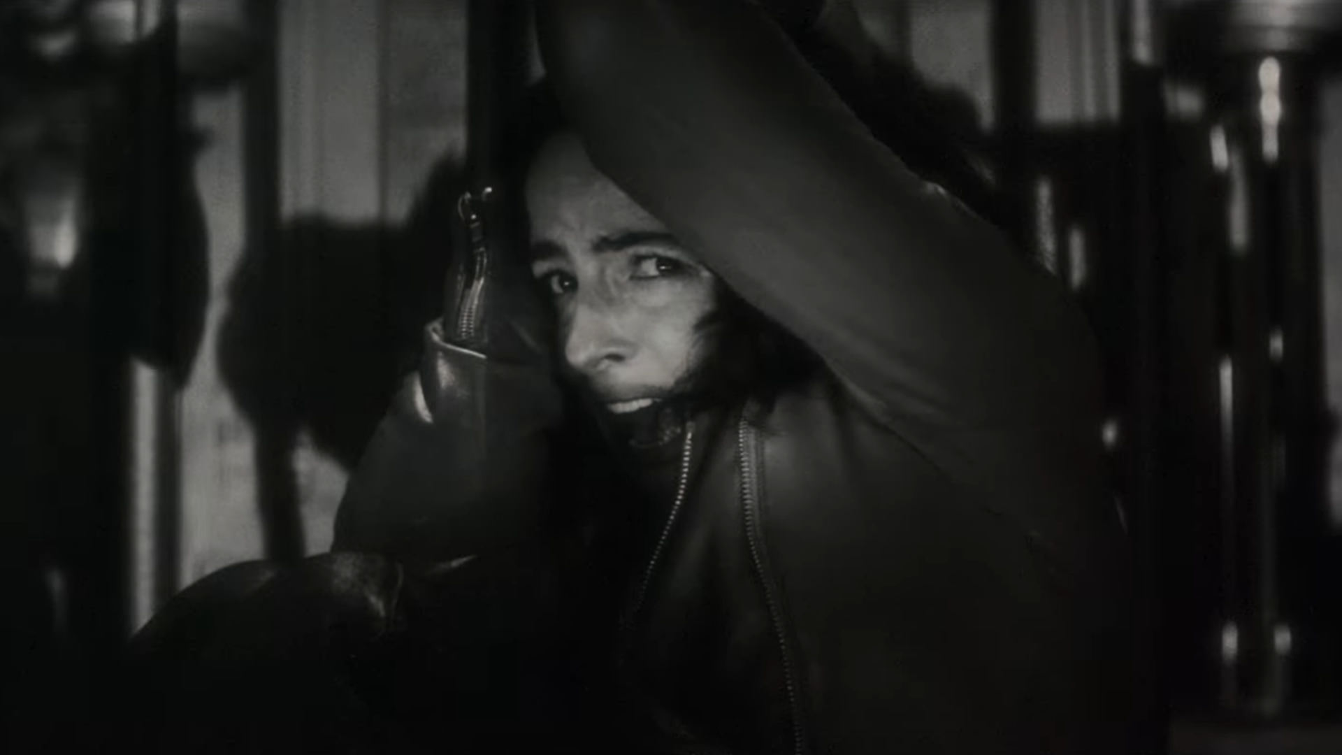 وحشت لارا دانلی در نقش السا بلادستون از گرگینه در شب در فیلم Werewolf by Night