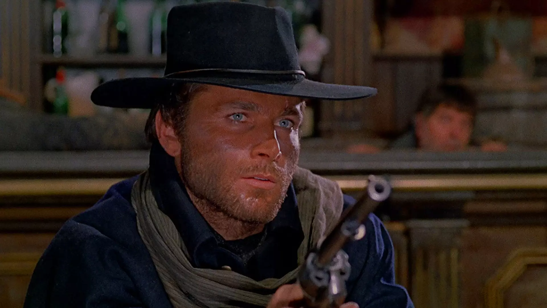 فرانکو نرو در حال کشیدن اسلحه در فیلم Django