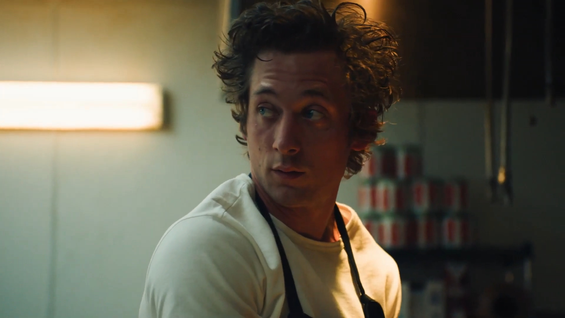 جرمی آلن وایت در فیلم The Bear به بررسی رستوران های پنج ستاره از آشپزخانه کوچکی در شیکاگو می پردازد.