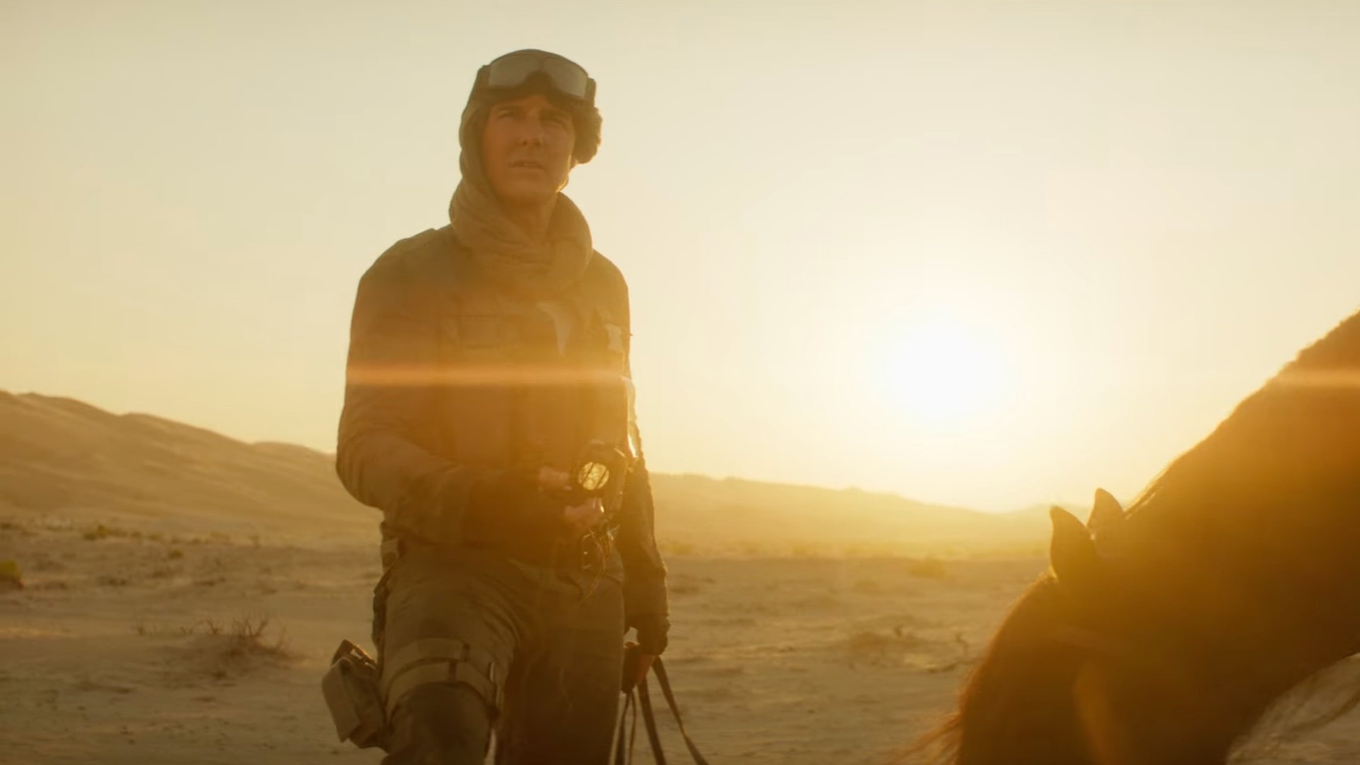 تام کروز در نقش اتان هانت در بیابان در Mission: Impossible - Dead Reckoning قسمت اول