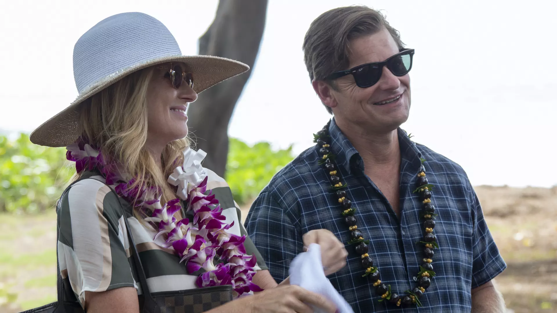 مارک و نیکول ماس‌باکر به هاوایی سفر می‌کنند  سریال وایت لوتوس