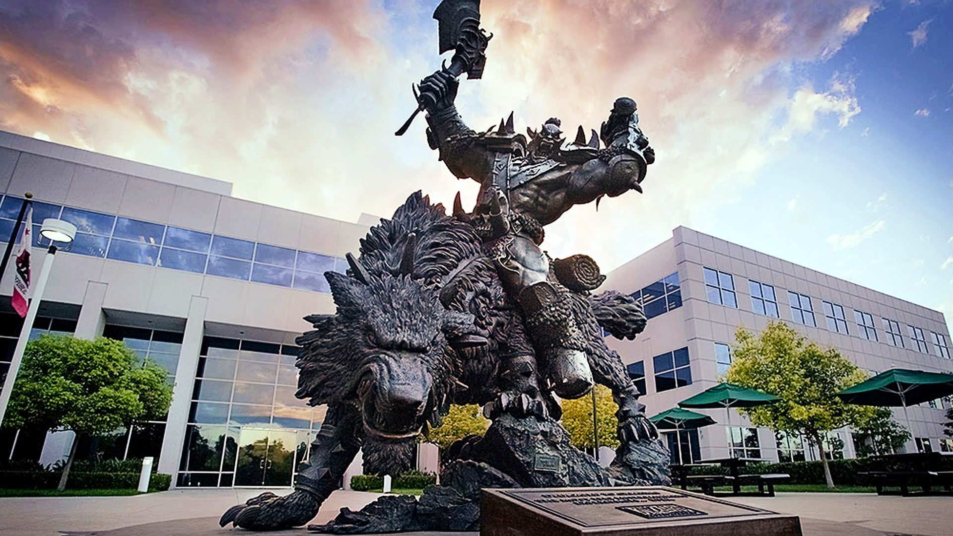 مجسمه World of Warcraft در شرکت بلیزارد