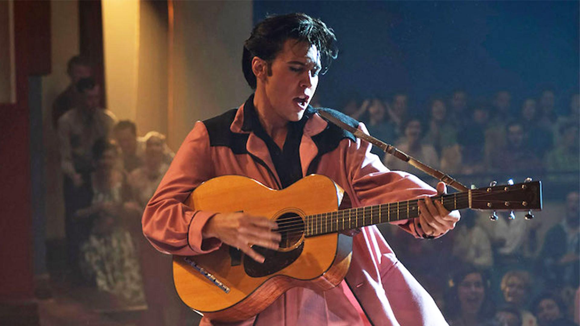 آستین باتلر در نقش الویس پرسلی در فیلم بیوگرافی Elvis