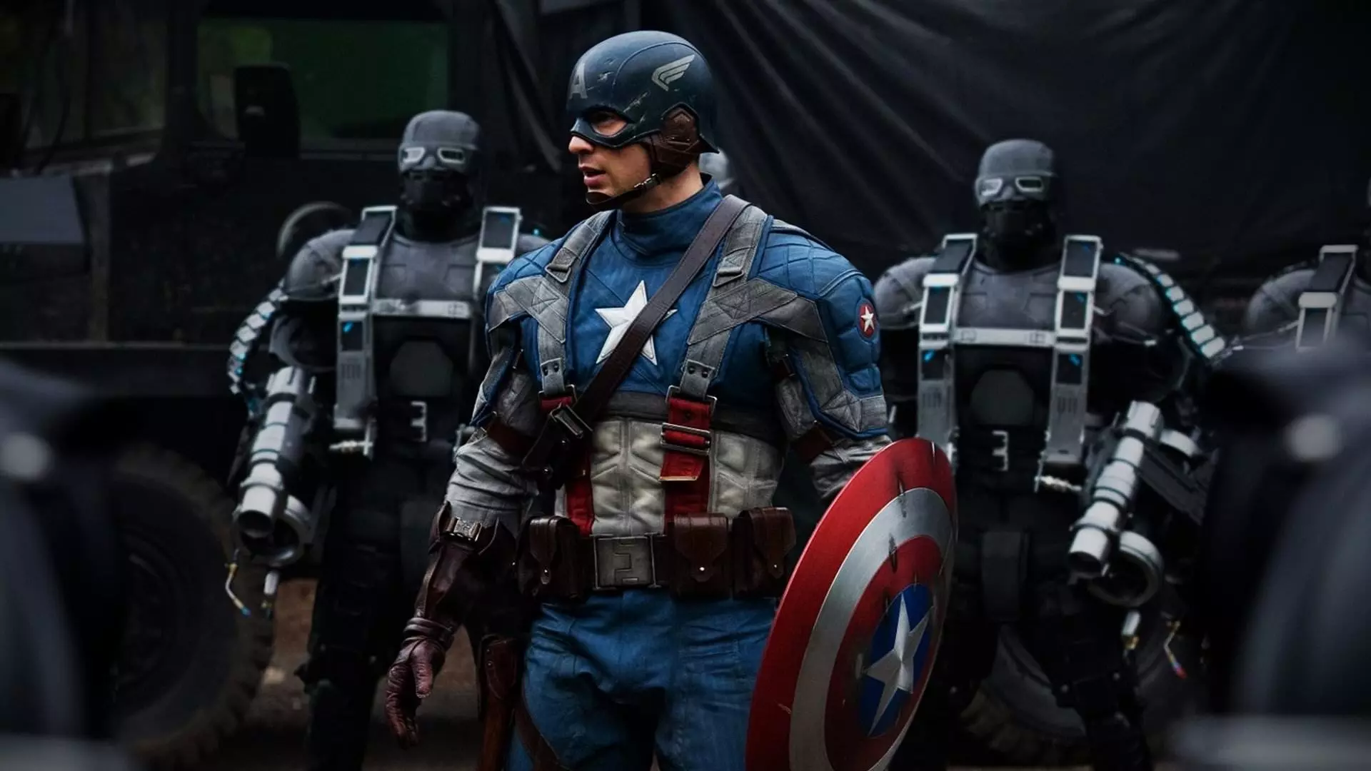 کاپیتان آمریکا در مقابل نیروهای هایدرا در فیلم Captain America: The First Avenger