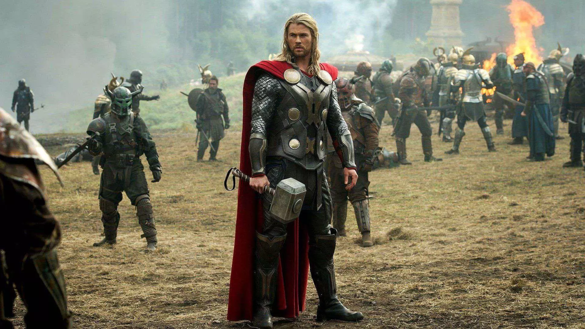 ثور با بازی کریس همسورث در افتتاحیه فیلم Thor: The Dark World
