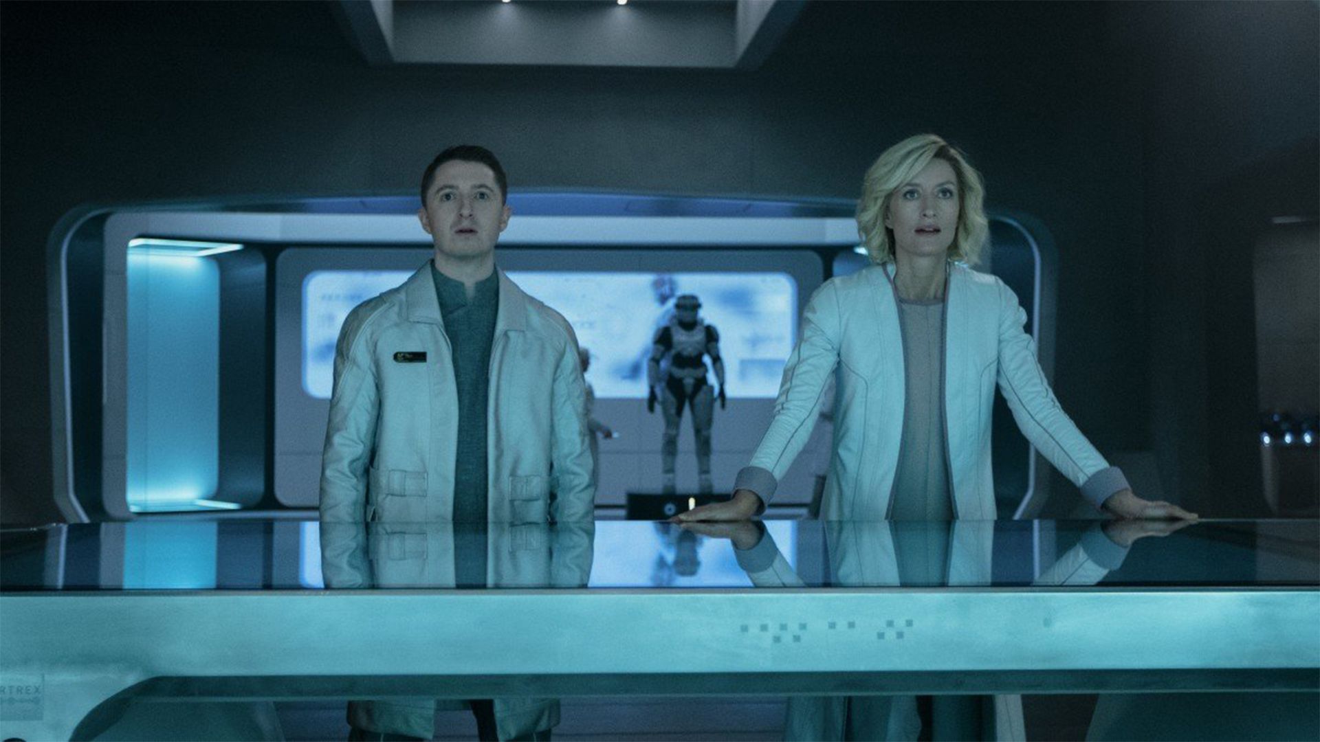 دکتر هالزی در قسمت اول سریال Halo