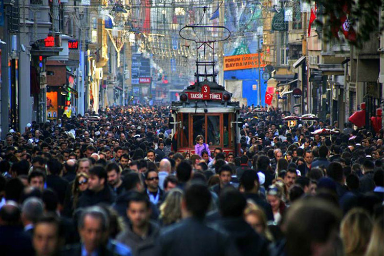 علت شهرت خیابان استقلال استانبول چیست؟