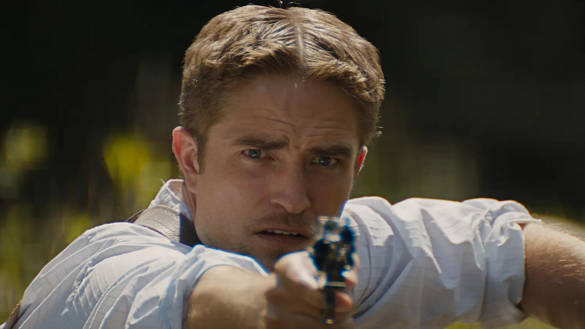 رابرت پتینسون در فیلم Damsel اسلحه در دست دارد