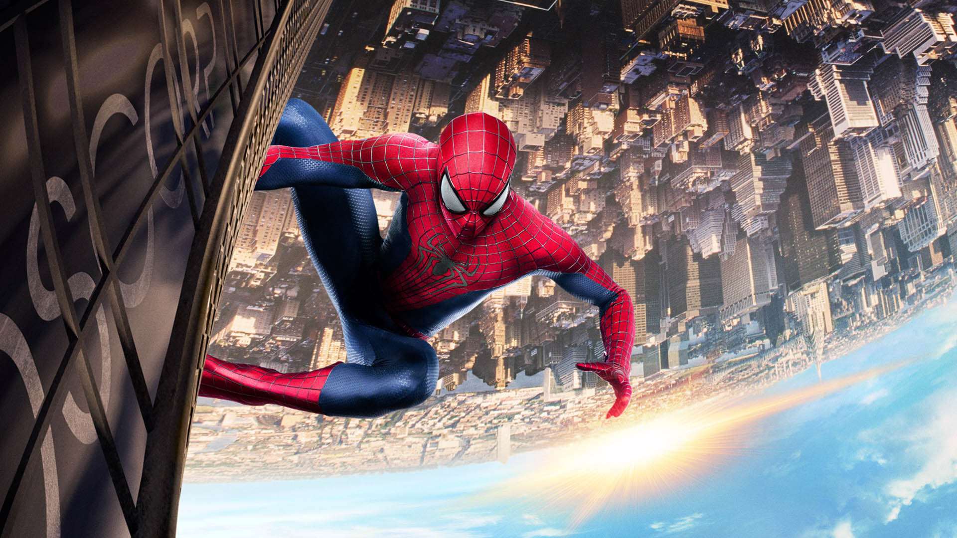 مرد عنکبوتی روی ساختمان شرکت آسکورپ در فیلم the amazing spider-man