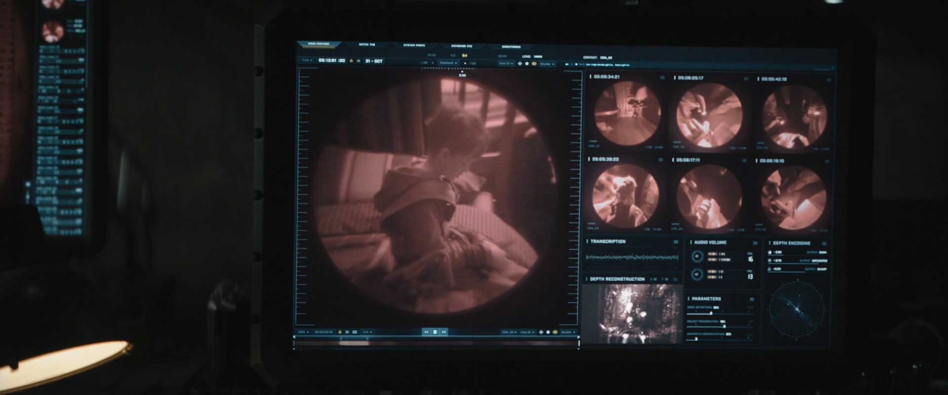 تصویر کودک در نمایشگر قرارگرفته داخل Batcave در فیلم The Batman مت ریوز
