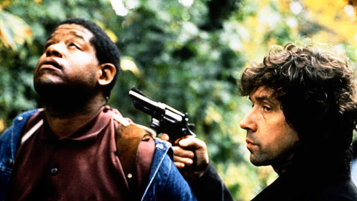 نشانه گرفتن تفنگ به سمت سر مرد در فیلم The Crying Game، محصول سال ۱۹۹۲ میلادی به کارگردانی نیل جردن