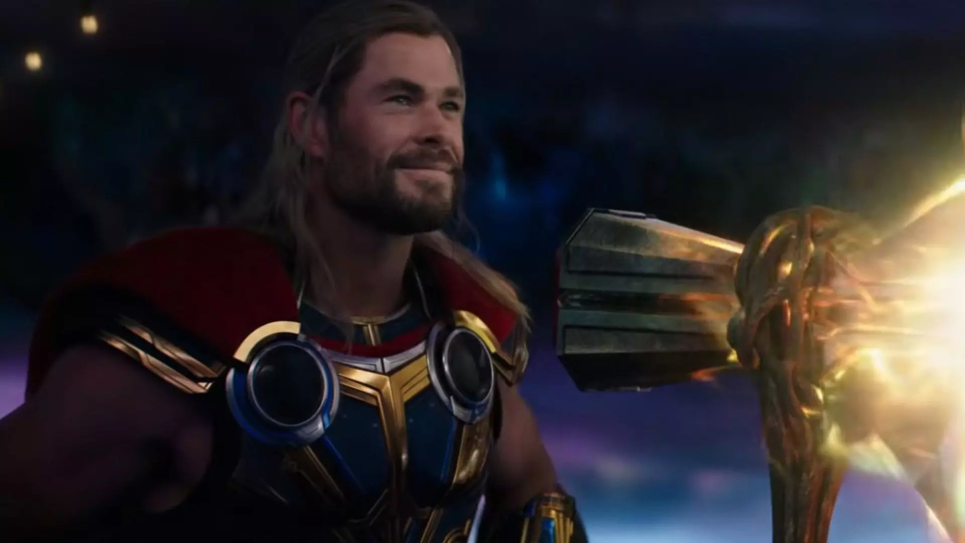 ثور با سلاح قدرتمندش در تصویر جدید فیلم Thor 4 با بازی کریس همسورث