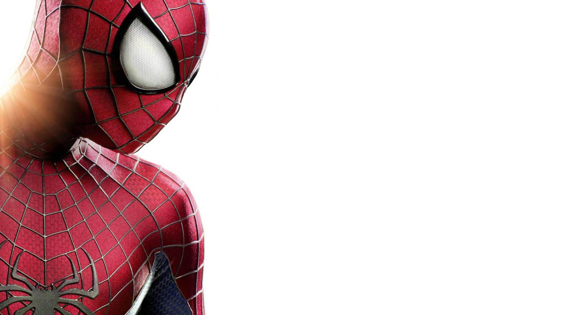 پوستر سفید رنگ فیلم the amazing spider-man با حضور اندرو گارفیلد