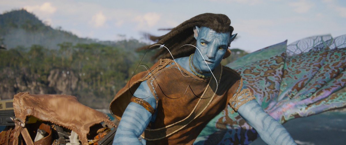 جیک با ظاهری آبی رنگ بر سوار موجودی از سیاره پاندورا در حال پرواز در فیلم Avatar: The Way of Water