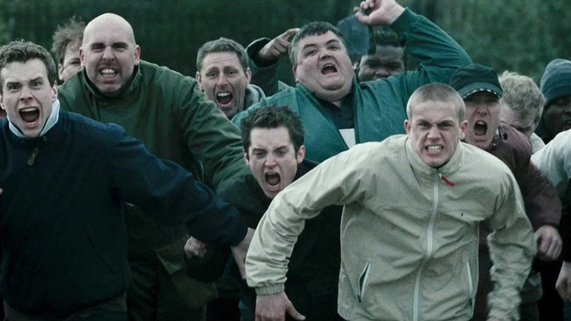 فیلم Green Street Hooligans با بازی الایجا وود و چارلی هونام، محصول سال ۲۰۰۵ میلادی