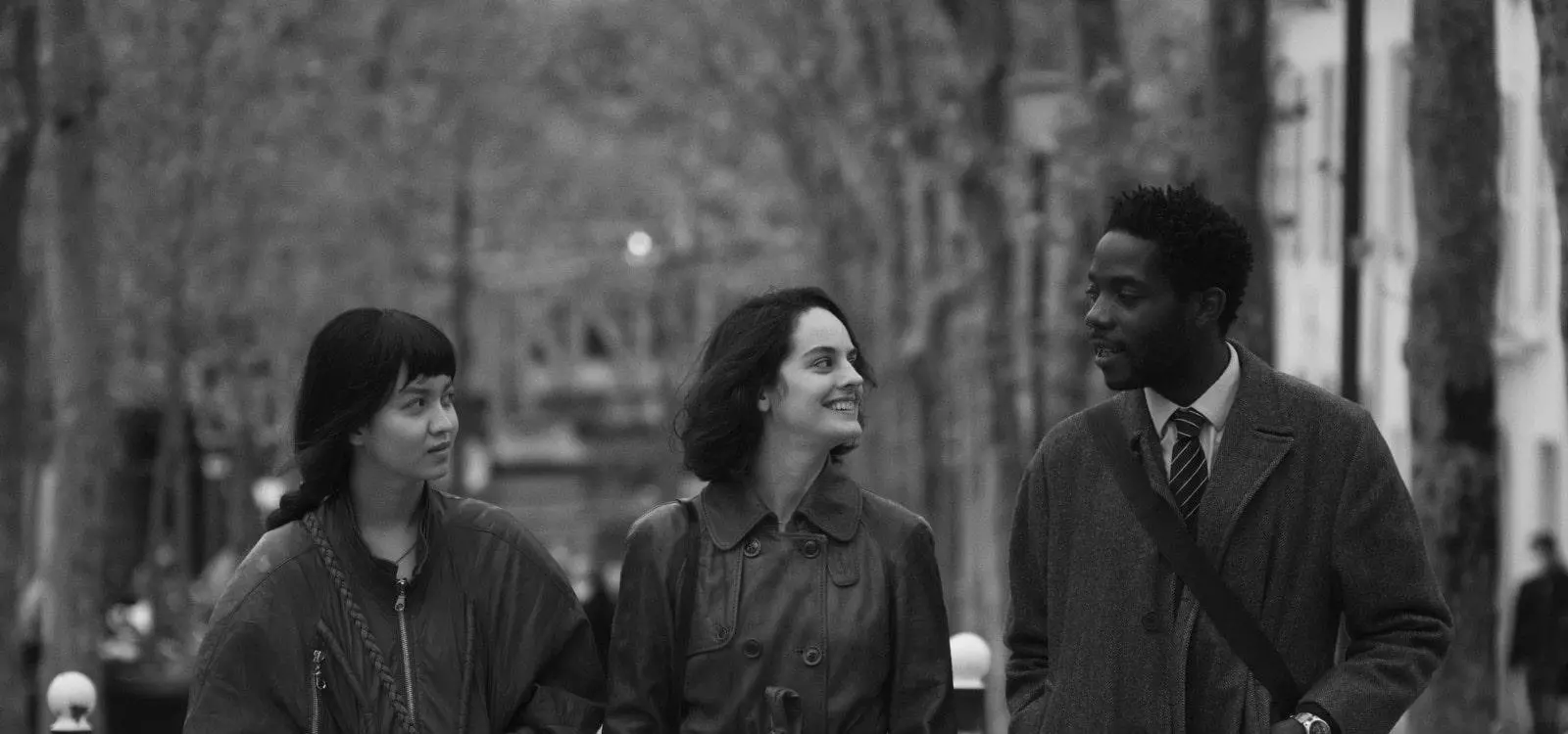 لوسی ژانگ و ماکیتا سامبا در فیلم پاریس، منطقه سیزده