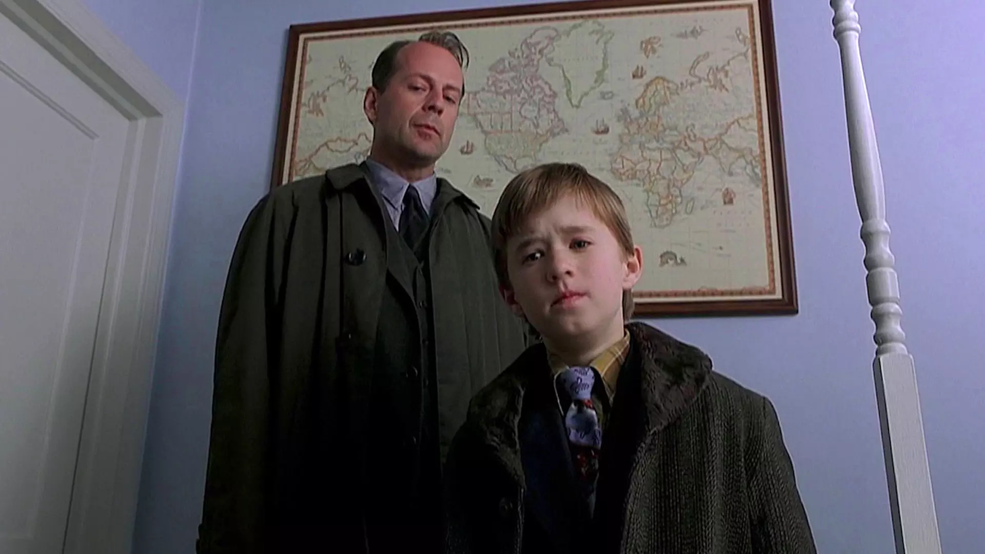 بروس ویلیس و هیلی جوئل اوزمت در فیلم The Sixth Sense