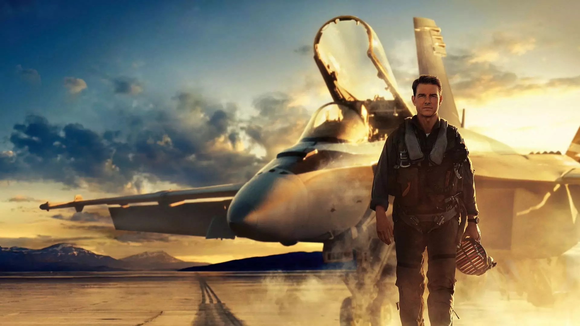 تام کروز در نقش ماوریک درکنار جنگنده F/A-18E سوپر هورنت در پوستر فیلم Top Gun: Maverick
