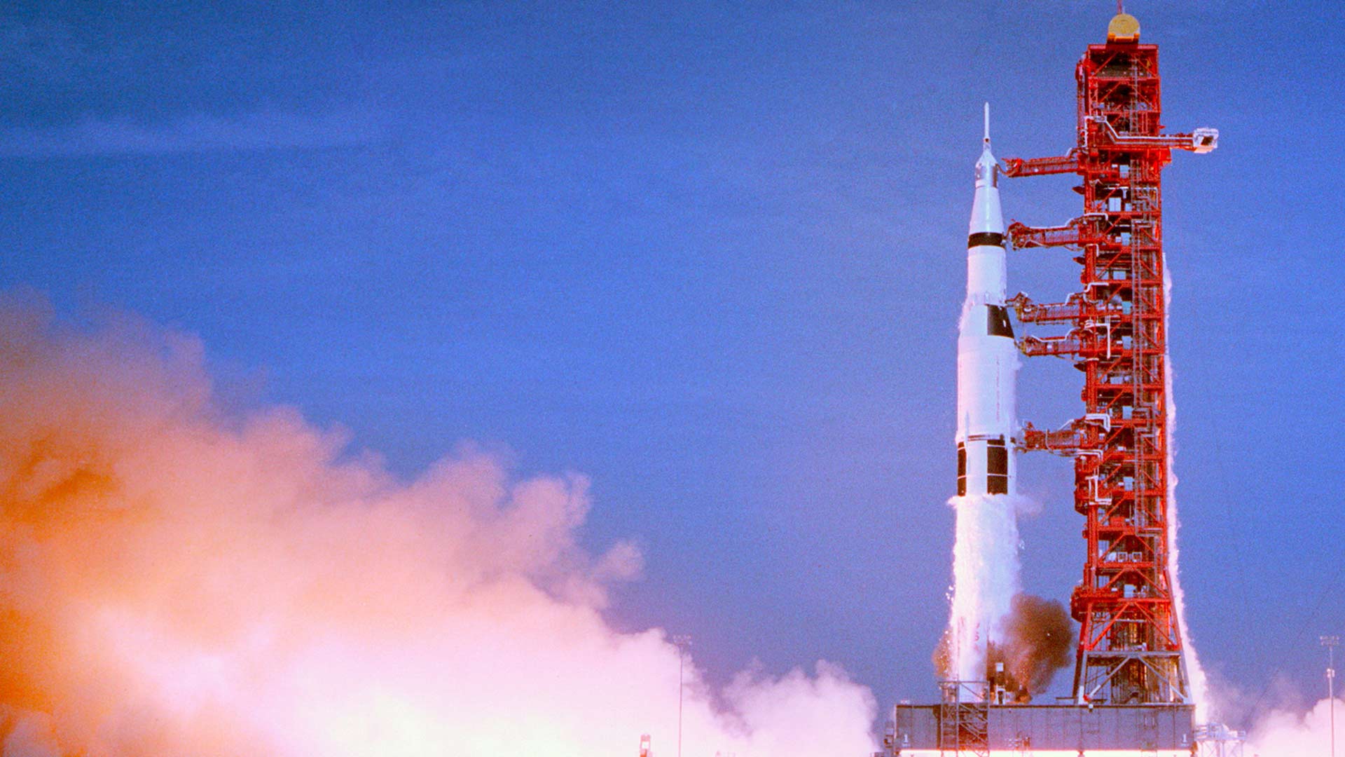 ناسا در حال پرتاب موشک در مستند اپولو11