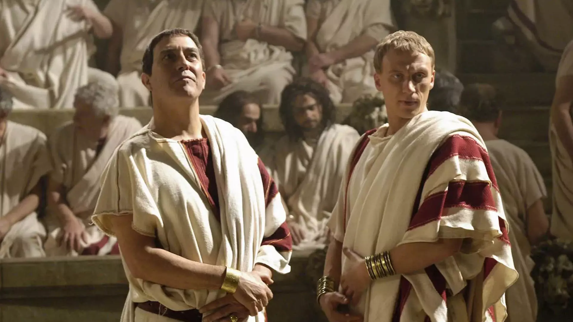 دو تن از شخصیت‌های سریال Rome با لباس رومی‌ها