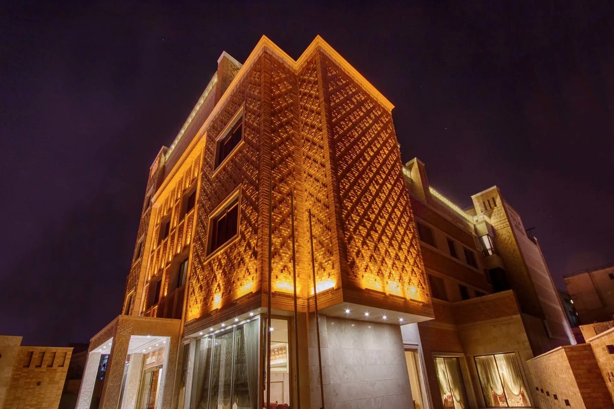 تجربه اقامت در هتل زندیه شیراز
