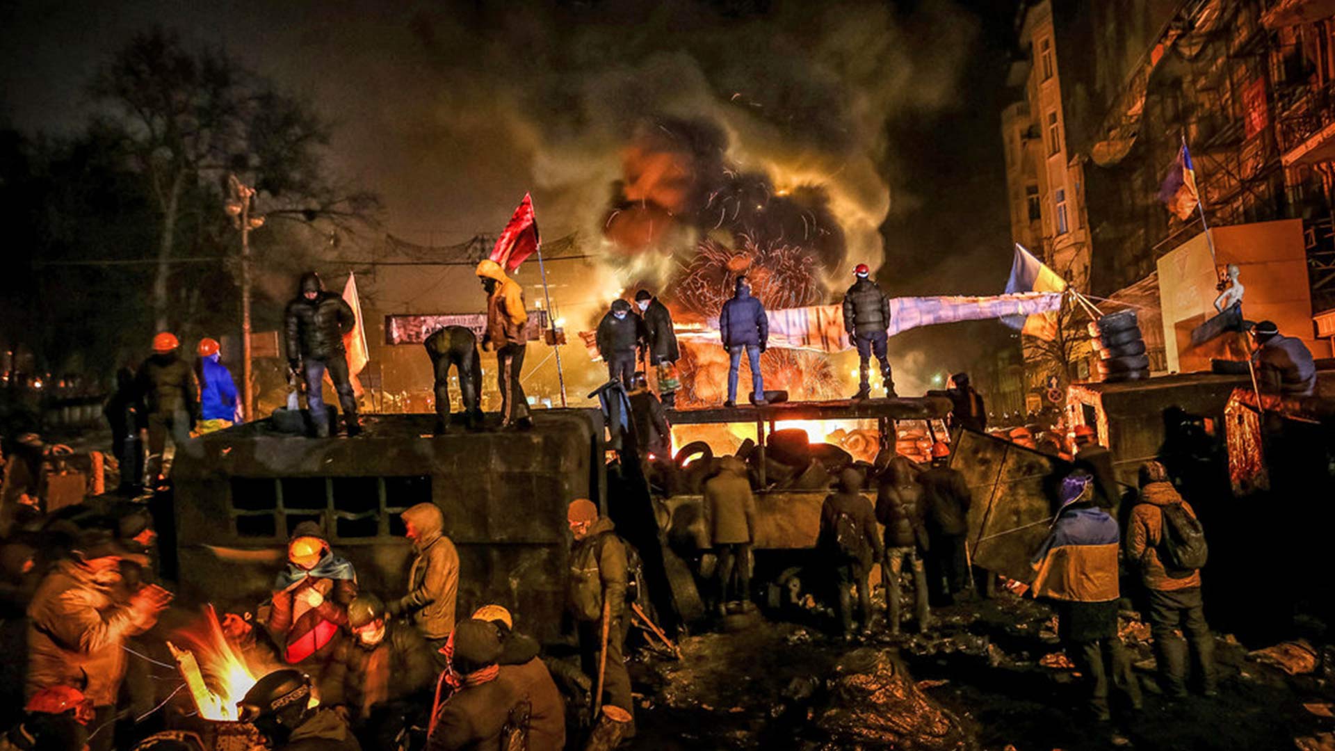 معترضان در میدان کیف در مستند زمستان در آتش