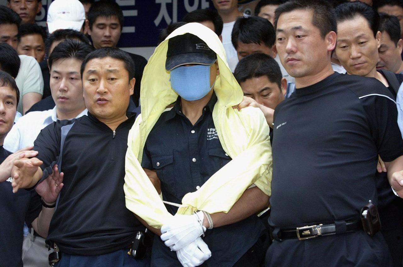  قاتلی با بارانی: تعقیب یک شکارچی در کره