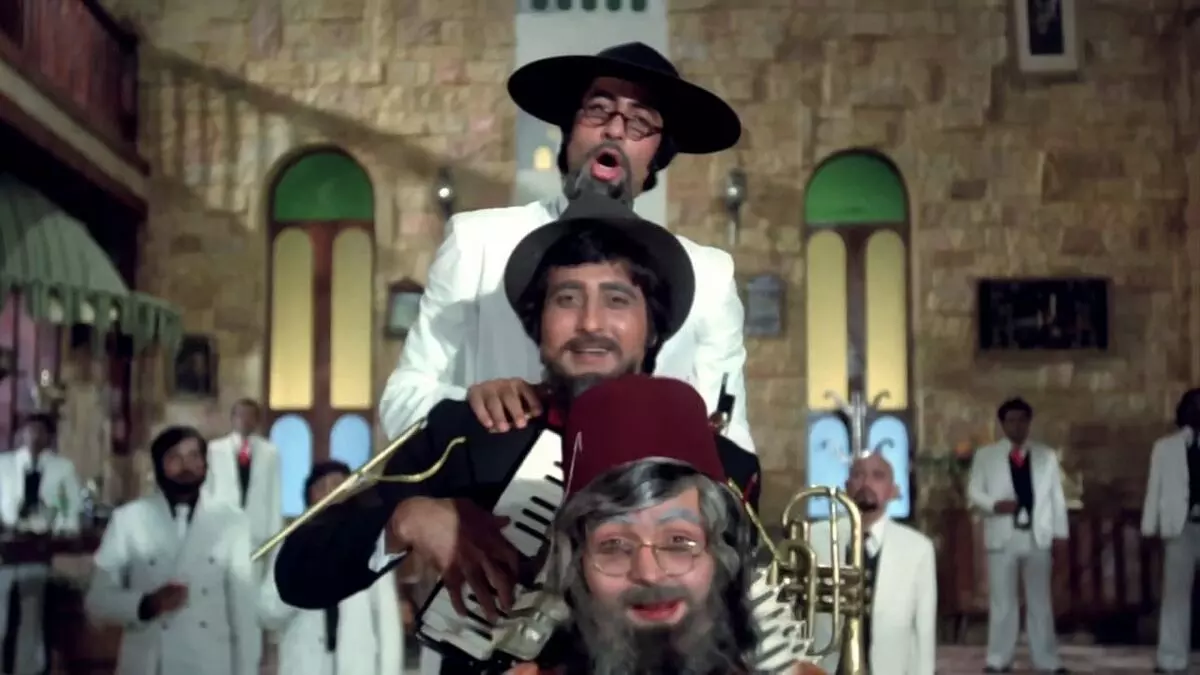 وینود کانا، ریشی کاپور و آمتیاب باچان در نقش امر اکبر آنتونی