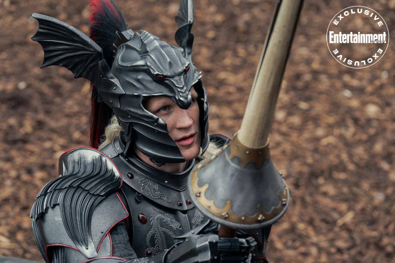 دیمون تارگرین در لباس مبارزه در سریال House of the Dragon 