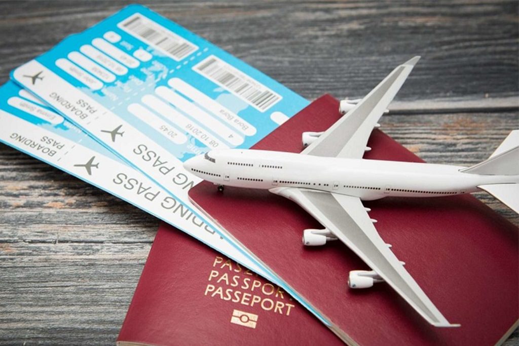 پاسپورت و بلیط هواپیما 