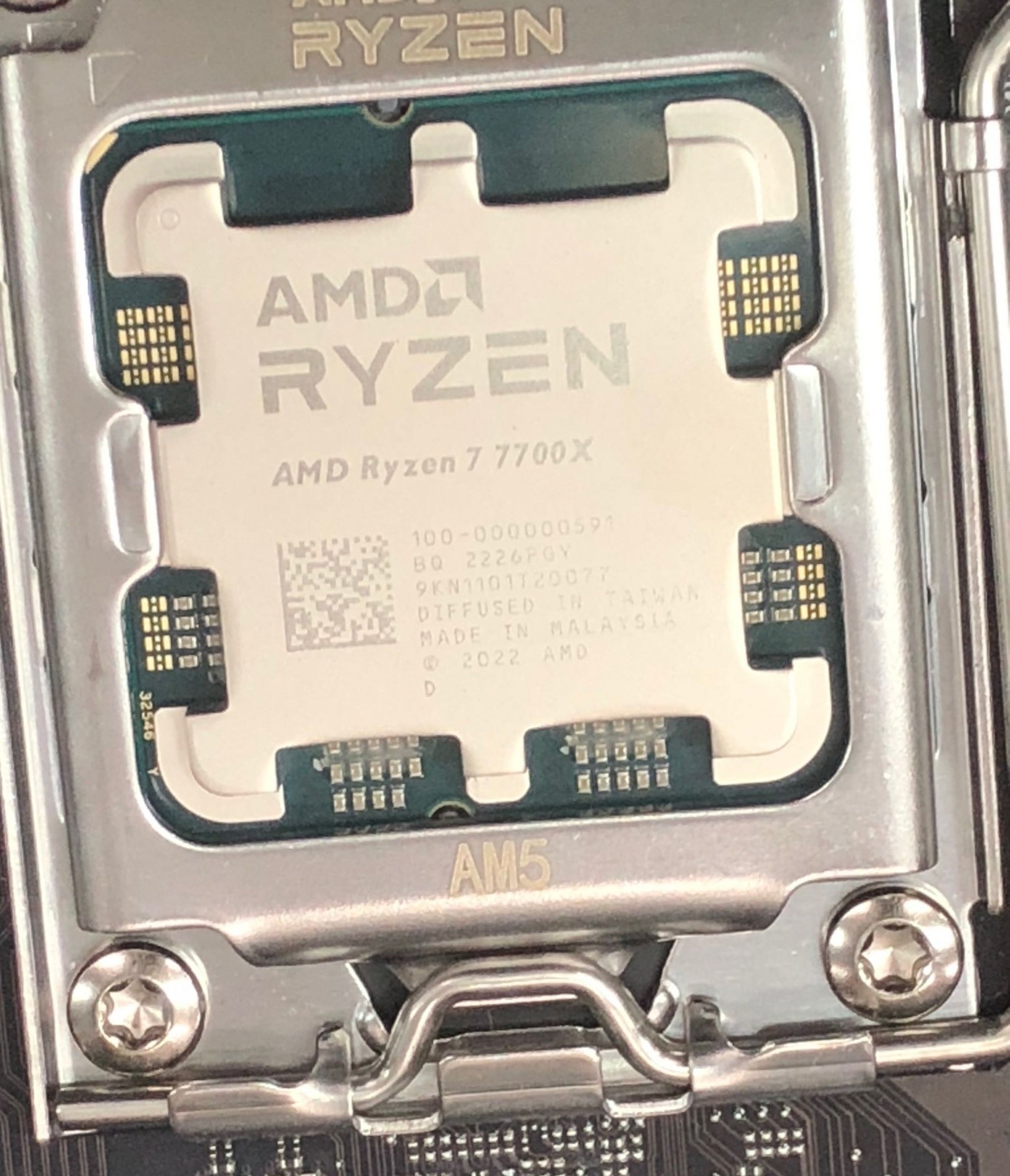 اولین تصویر پردازنده AMD Ryzen 7 7700X
