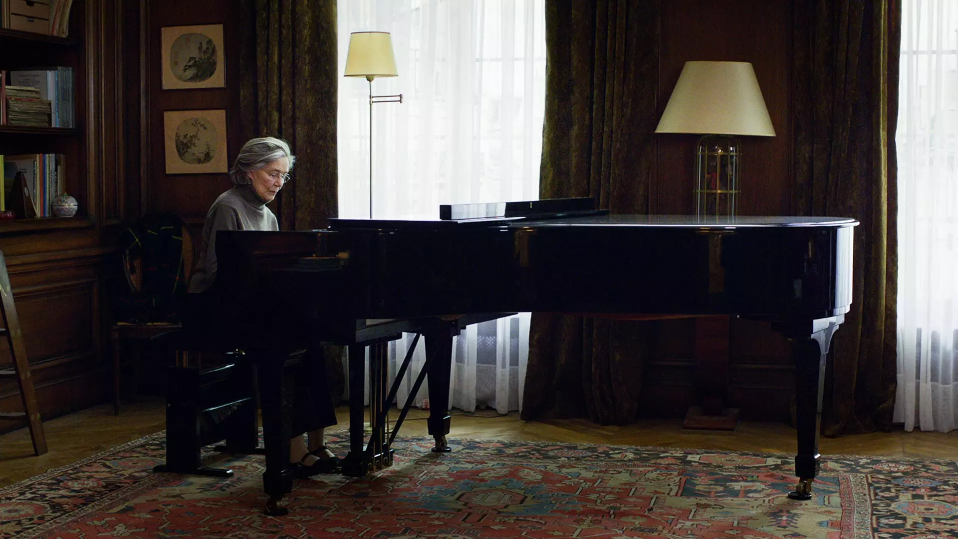 ژرژ در حال نواختن پیانو در فیلم عشق