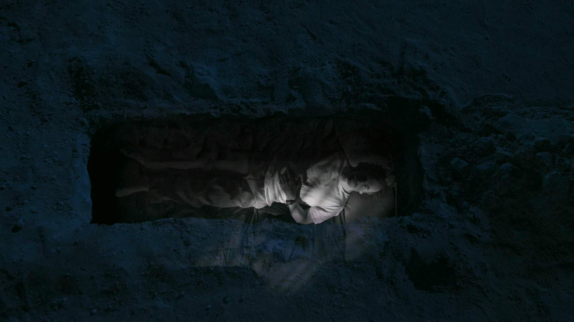 جین در کف قبر خوابیده است سریال بتر کال ساول