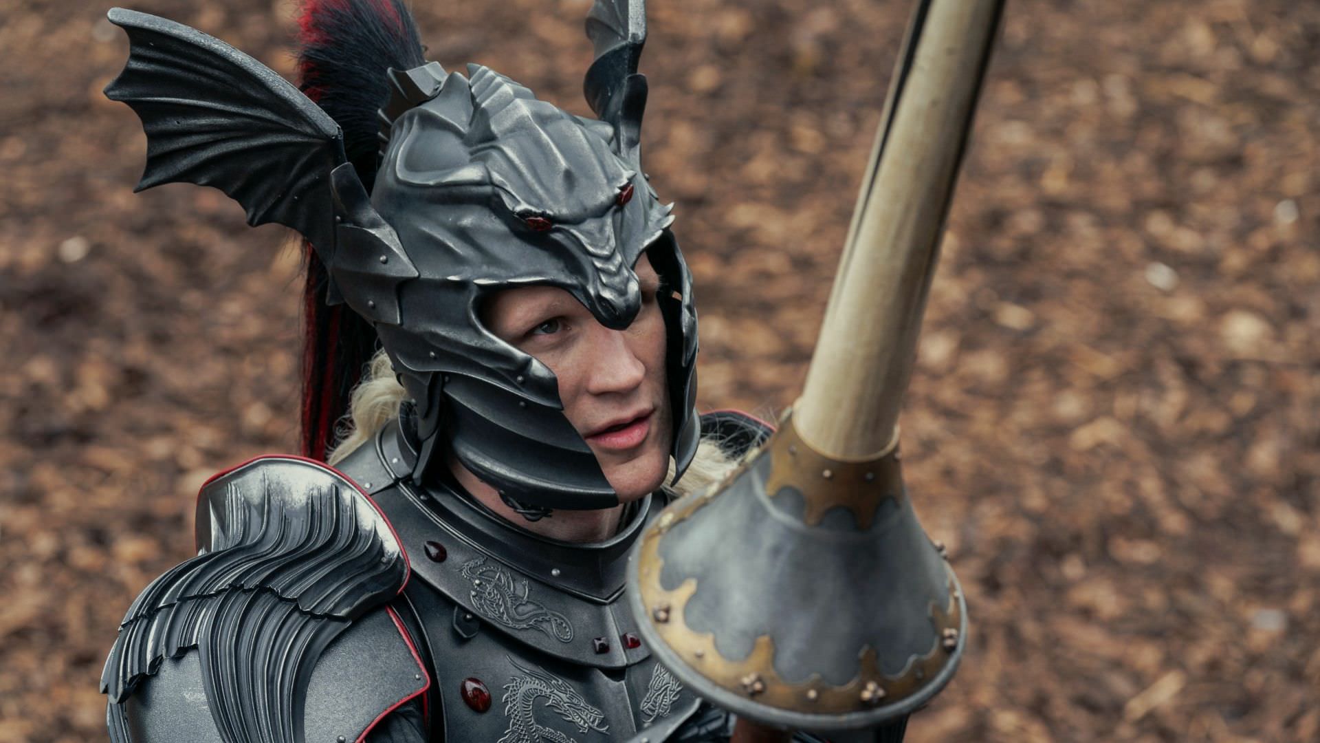 مت اسمیت در نقش دیمون تارگرین در میدان مبارزه تولد جانشین در قسمت اول سریال House of the Dragon