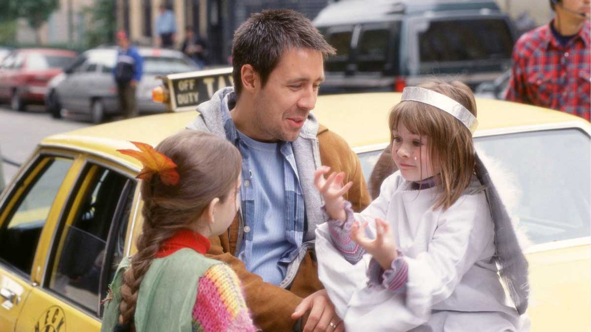 پدی کانسیداین در فیلم In America در نقش یک پدر در کنار دو فرزند خود