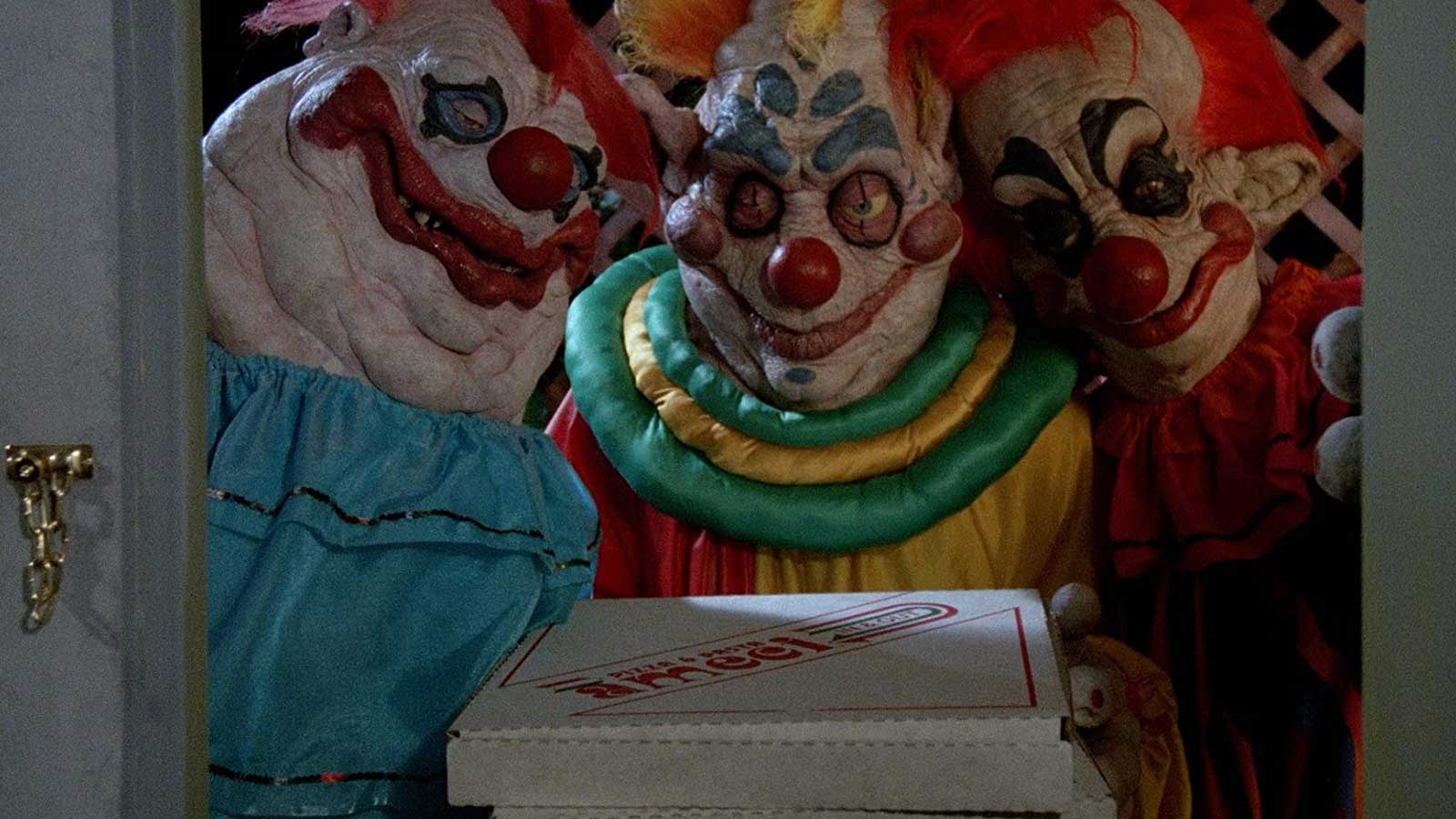 سه دلقک عجیب در فیلم کمدی ترسناک Killer Klowns from Outer Space، محصول سال ۱۹۸۸ میلادی