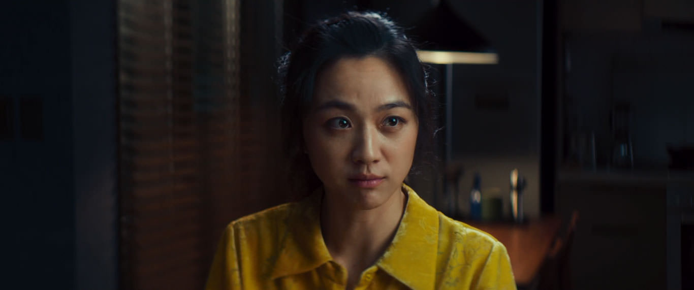 تانگ وی با لباسی زردرنگ در نمایی از فیلم عزم رفتن به کارگردانی پارک چان ووک