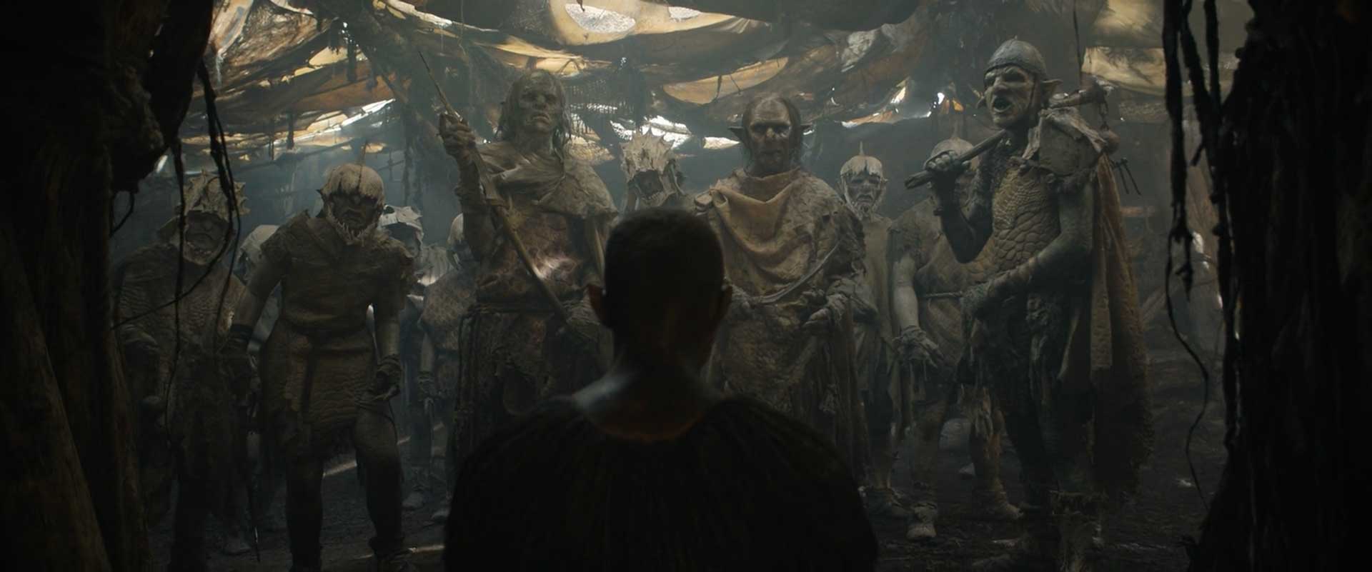 آروندیر در برابر ارک های خشن و پیرو آدار در اپیزود ۴ فصل اول سریال The Lord of the Rings (ارباب حلقه ها)