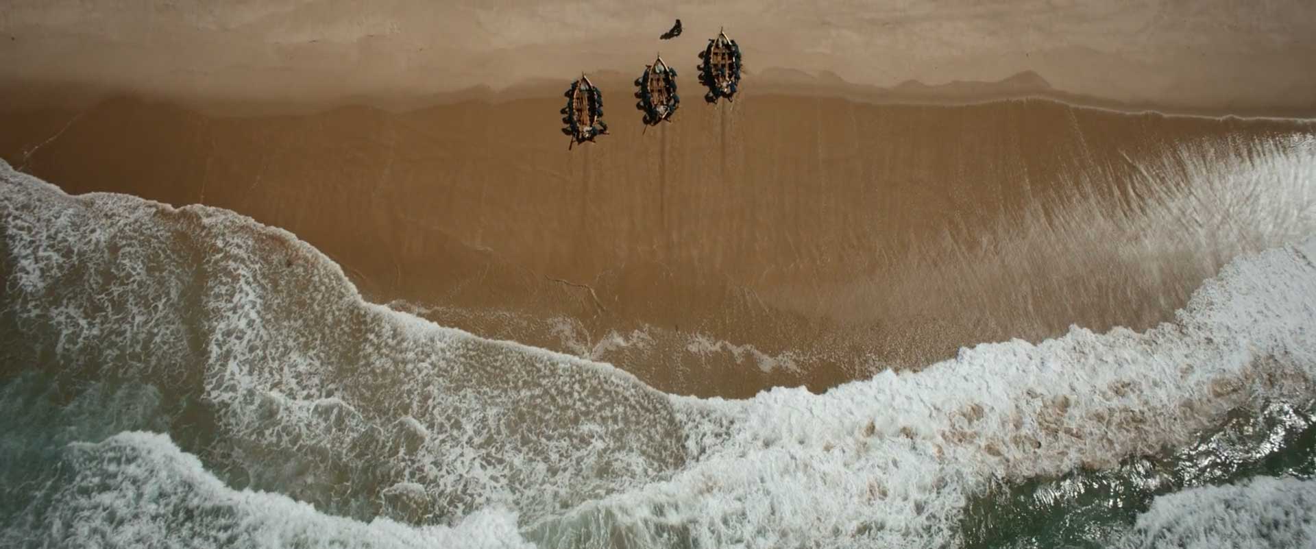 جلوه زیبا آب و کشتی ها در قسمت ۳ سریال ارباب حلقه ها: حلقه های قدرت