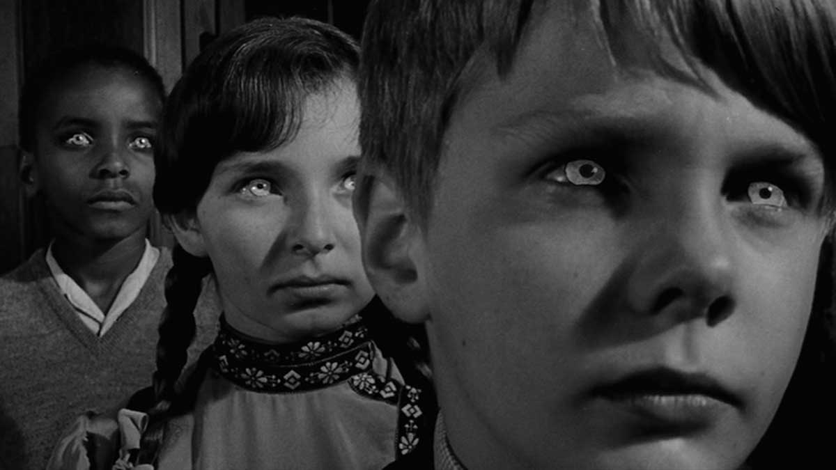 نگاه های ترسناک بچه ها در فیلم Village of the Damned، محصول سال ۱۹۶۰ میلادی
