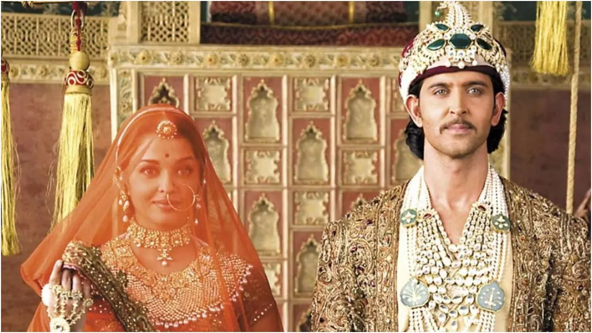 ریتیک روشن و آیشواریا رای در نقش امپراتور مغول جلال و جودا از خانواده راجپوت
