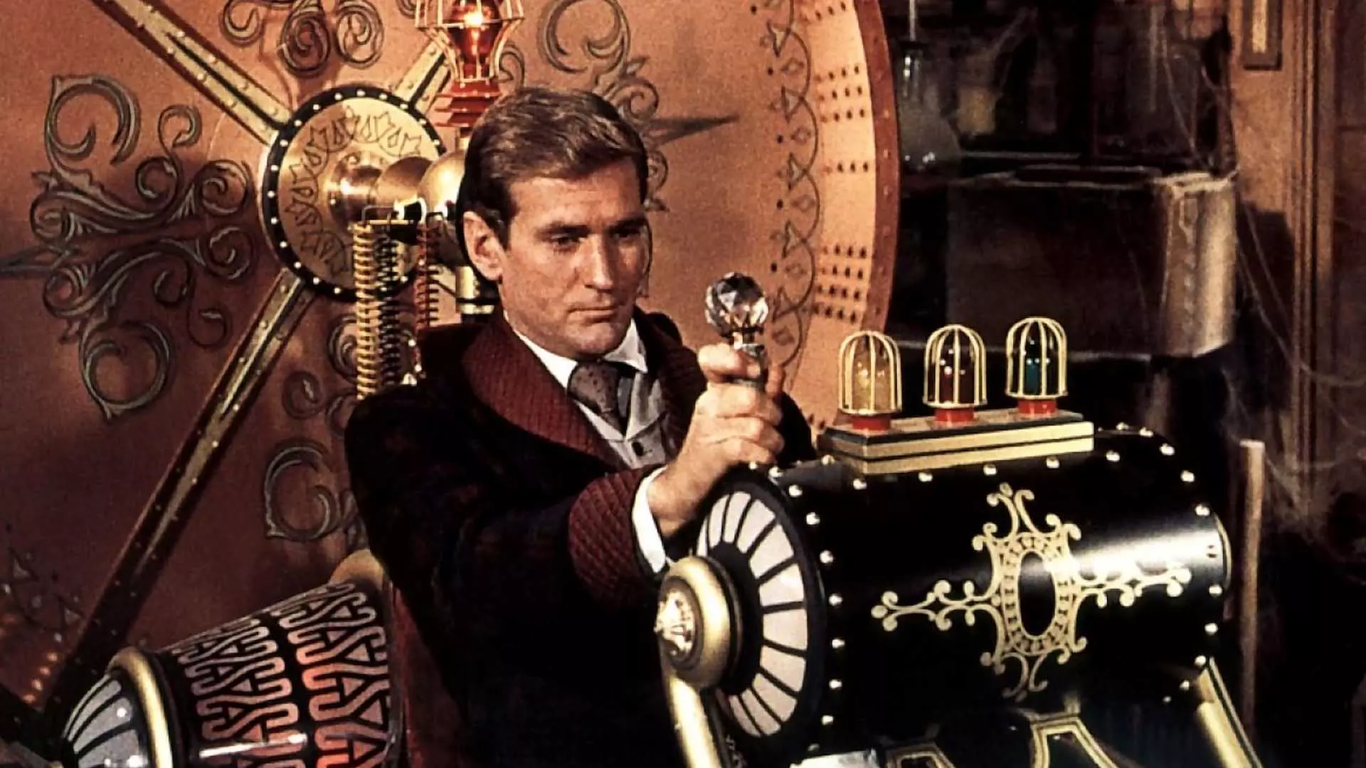 رود تیلور در حال کار کردن با یک دستگاه خاص در فیلم The Time Machine